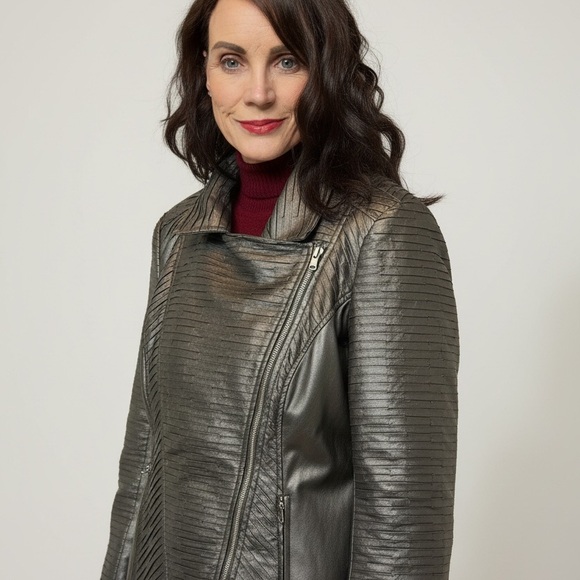 🖤 Erin London Faux Leather Moto Jacket – Textured Paneling – Size M - Picture 5 of 7